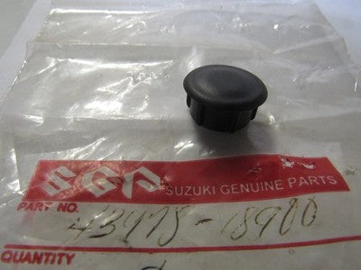 NEW GENUINE SUZUKI 43978-18900  FOOTREST GRIP CAP    LT125 LT185 LT230 LT250