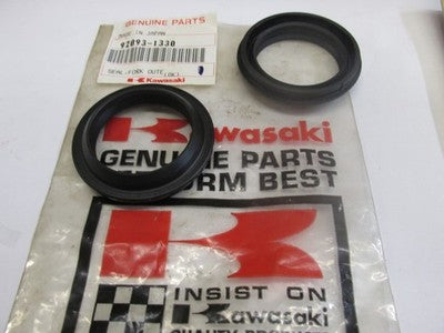 NOS OEM Kawasaki Fork Outer Tube Seal 1996-97 ZL600 Eliminator 92093-1382  QTY-2
