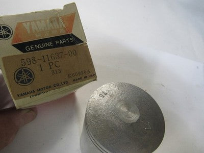 NEW YAMAHA OEM NOS PISTON   598-11637-00   3RD OVER .75MM 1976 YZ80C