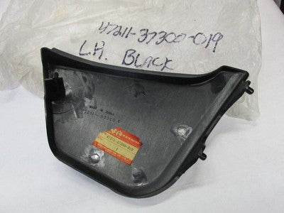 SUZUKI NOS OEM LEFT SIDE COVER GN400 1980-1981 47211-37300 BLACK