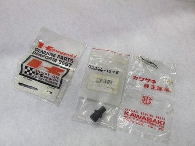 NOS KAWASAKI 92066-1048 AIR CLEANER PLUG KZ B1 B2 1000 1100 1980-82 OEM