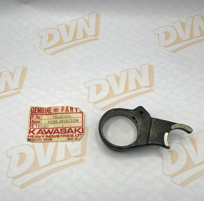 NOS Kawasaki OEM Transmission Shift Fork Low 2ND KH100 KV100 G5 MC1 13140-010