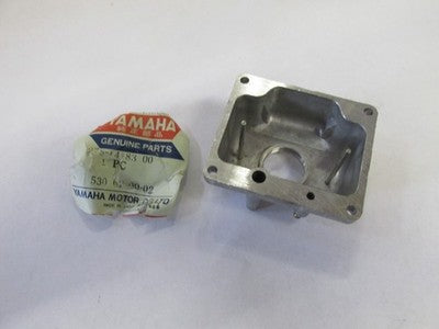NOS Yamaha Right Float Chamber Body 1972 DS7 1970 1971 1972 R5 278-14183-00