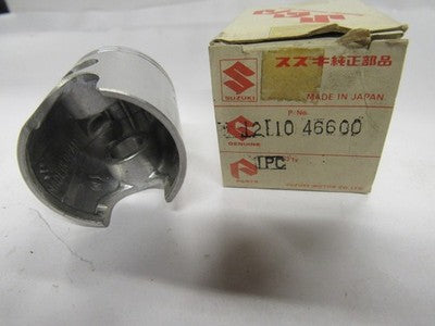 NOS GENUINE SUZUKI 12110-46600 STANDARD PISTON  1979-1983 RM60