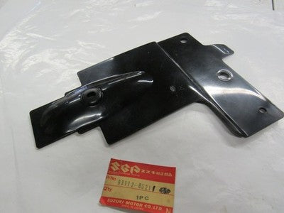 SUZUKI DR100 NOS REAR FENDER FRONT 63112-05211