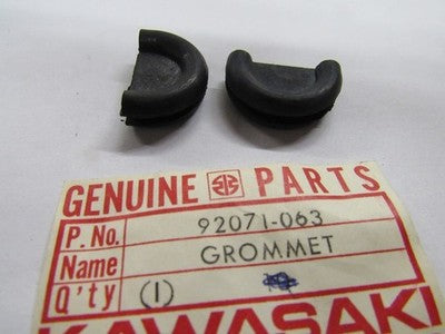1973-75 KAWASAKI F11 250 RIGHT SIDE ENGINE COVER GROMMET NOS OEM 92071-063