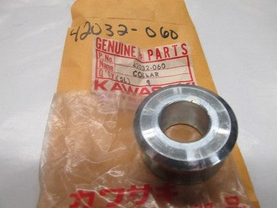 NOS OEM KAWASAKI 1976-79 KZ750 LTD TWIN REAR AXLE COLLAR 42032-060