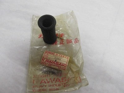 1 NOS Kawasaki 92076-020 Rear Footrest Rubber BN EJ EN KE KH KL KMX NEW