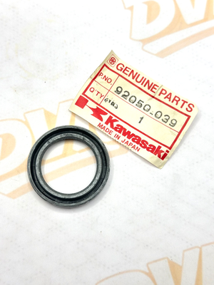 Kawasaki NOS NEW 92050-039 Oil Seal SC30426 F6 F7 KD KE KD175 KE175