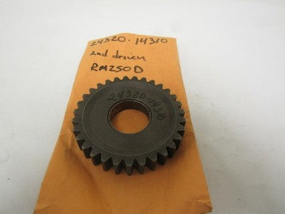 NOS Suzuki 24320-14202 GEAR, 2ND DRIVEN   1983 RM250
