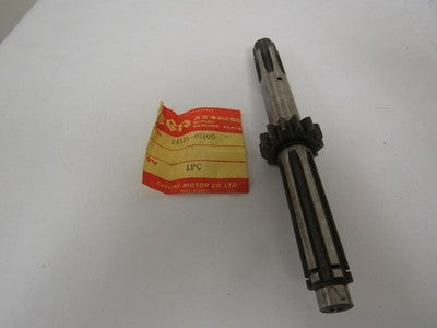 SUZUKI TC120 TRAIL CAT ENGINE COUNTERSHAFT   NOS! 24121-07400