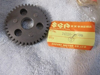 SUZUKI TM75 TS75 SECOND DRIVEN GEAR NOS! 24320-26300