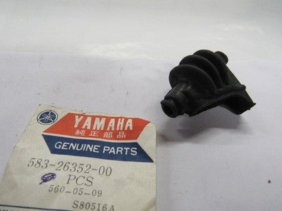 NOS Yamaha TT500 WR250 WR400 XT500 YZ250 YZ400 Cable Cover 583-26352-00