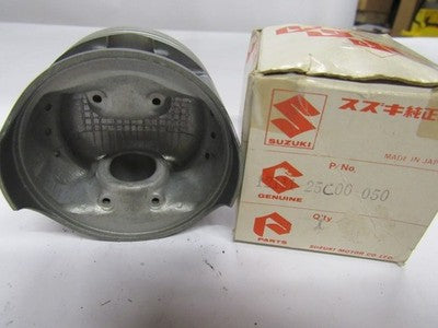 Suzuki NOS OEM Piston  12111-25C00-050    OVERSIZE   1989-90 LT250S QUADSPORT