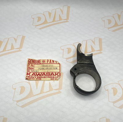 NOS Kawasaki OEM Transmission Shift Fork Low 2ND KH100 KV100 G5 MC1 13140-010