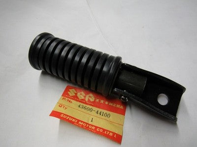 NOS OEM Suzuki 1980-1981 GS450 Rear Footrest Assembly 43600-44100