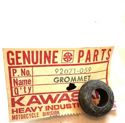 NOS KAWASAKI 92071-059 H2 750 TAILLIGHT WIRE GROMMET
