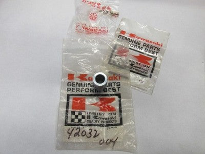 1 NOS 1968-1970 Kawasaki Right Hub Collar F3 Bushwhacker 175 OEM 42032-004 NEW