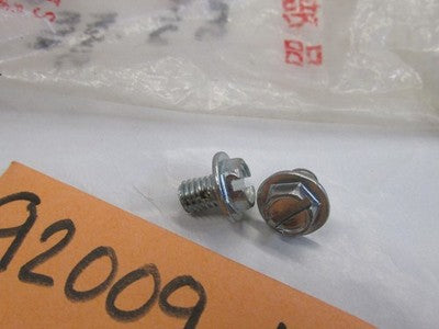 Kawasaki NOS NEW  BOLT AIR VENT Part # 92009-1010 KE100 KV75