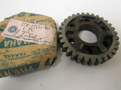 NOS Yamaha 5th Pinion Gear DS7 DS 7 R5 R5B R5C 1970 1971 1972 #278-17151-00-00