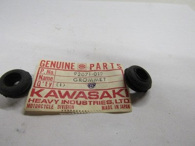 Kawasaki NOS NEW 92071-019 Harness Grommet 10mm Z1 W1 W2 A1 A7 C2 EN EX F3 F4 F5
