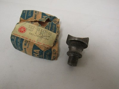 NOS Yamaha Footrest Bracket 322-21447-01