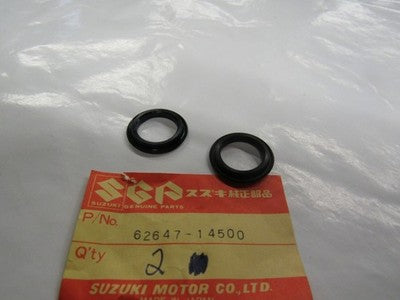 Suzuki RM500 nos rear  cushion seal     62647-14500