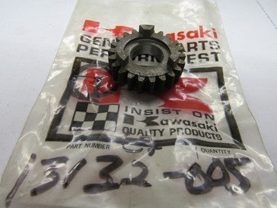 NOS KAWASAKI 1967-1969 C2TR C2SS DRIVE SHAFT 3RD GEAR PART# 13132-005