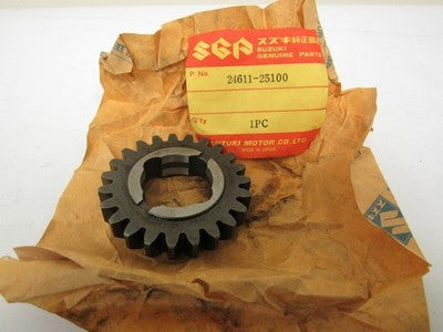 SUZUKI TC90   NOS REDUCTION DRIVEN GEAR 24611-25100