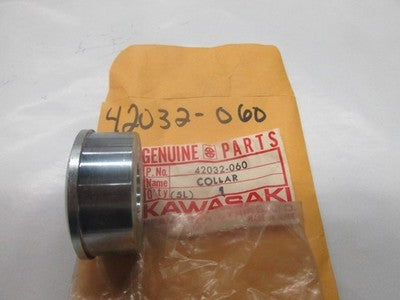 NOS OEM KAWASAKI 1976-79 KZ750 LTD TWIN REAR AXLE COLLAR 42032-060