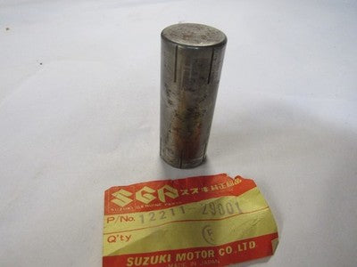 12211-29001 SUZUKI OEM NOS CRANKSHAFT PIN 71-81 TS185 DS185 GT550