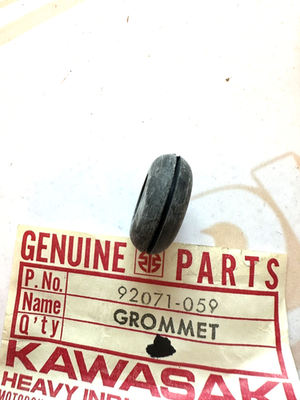 NOS KAWASAKI 92071-059 H2 750 TAILLIGHT WIRE GROMMET