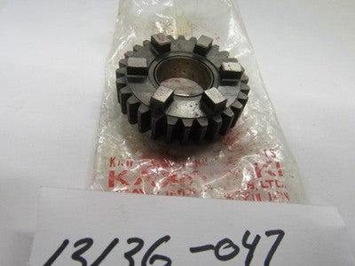 Kawasaki NOS NEW 13136-047 Top Gear Drive Shaft 28T F5 F8 F9 Big Horn Bison