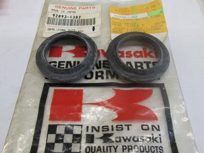 NOS OEM Kawasaki Fork Outer Tube Seal 1996-97 ZL600 Eliminator 92093-1382  QTY-2