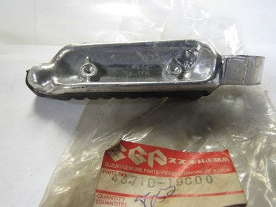 NOS OEM SUZUKI 1988-96 FRAME PILLION FOOT REST PEG STAND 6SX600FT 43710-19C00