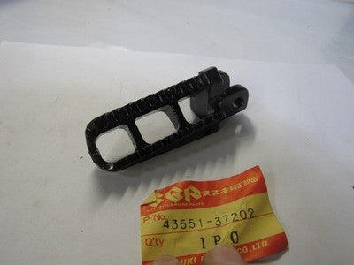 Suzuki DR100 DR125 DR250 SP250 PE175 Front Footrest RH NOS PEG 43551-37202-019