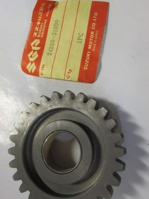 SUZUKI GT550 GT750 NOS FIFTH DRIVE GEAR 24250-31000