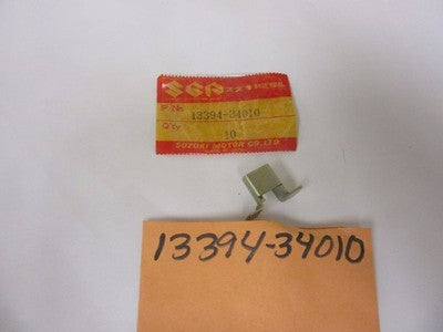 Suzuki Carburetor cover CLIP GT550 1972-1977 13394-34010