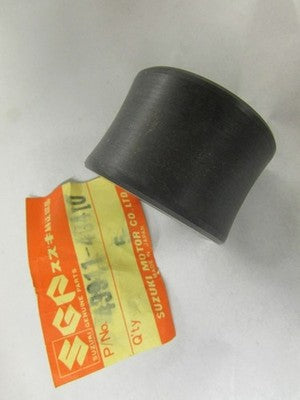 NOS GENUINE Suzuki chain control rubber  PE250 PE400 RM400 RM250     43911-40400