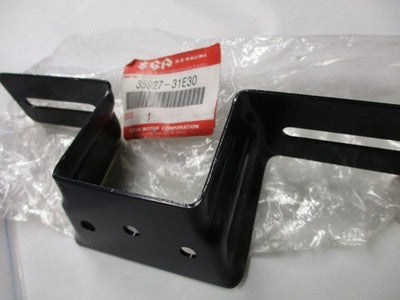 Suzuki 900r nos license plate bracket   35927-31e30