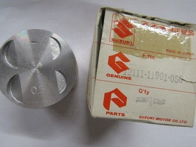 Suzuki GS300L  NOS .50MM OVER SIZE  PISTON  12111-11901-050