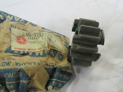 NOS Yamaha 2nd Pinion Gear 1970-1971 TD2 1967 YDS5 YM2 246-17121-00