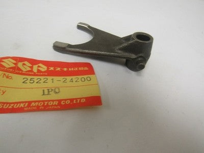 Suzuki ALT125 1983-86,LT125 1983-87   nos  Shift fork # 2   p.n 25221-24200