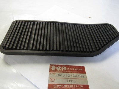 SUZUKI OEM - NEW LEFT PILLION FOOTREST RUBBER - GV1400 CAVALCADE   43612-24A00