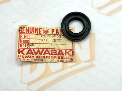 NOS KAWASAKI 1973-2001 OIL SEAL KE100 MC1 KD80 KM100  92050-063