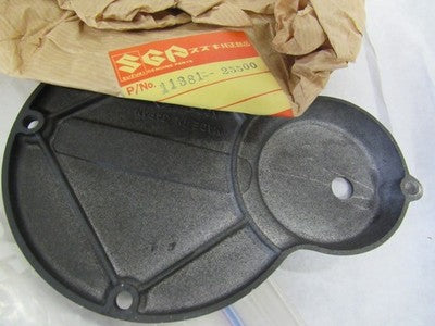 Suzuki Ts100 nos MAGNETO inspection cover 1976-1977   11381-25500