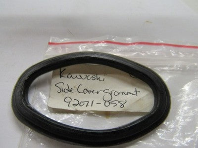 Kawasaki NOS NEW 92071-058 Side Cover Grommet H2 KD Mach IV KD125