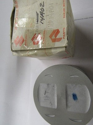 Suzuki NOS OEM  1985 SP600 STANDARD SIZE PISTON 12111-14A01