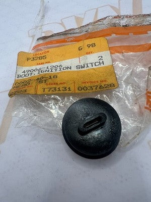 NOS Kawasaki Ignition Switch Boot 1987-1988 KLF185 49006-1206