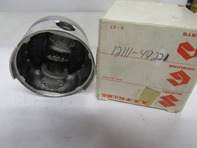 1982-83 NOS SUZUKI GS1100E STOCK PISTON # 12111-49221